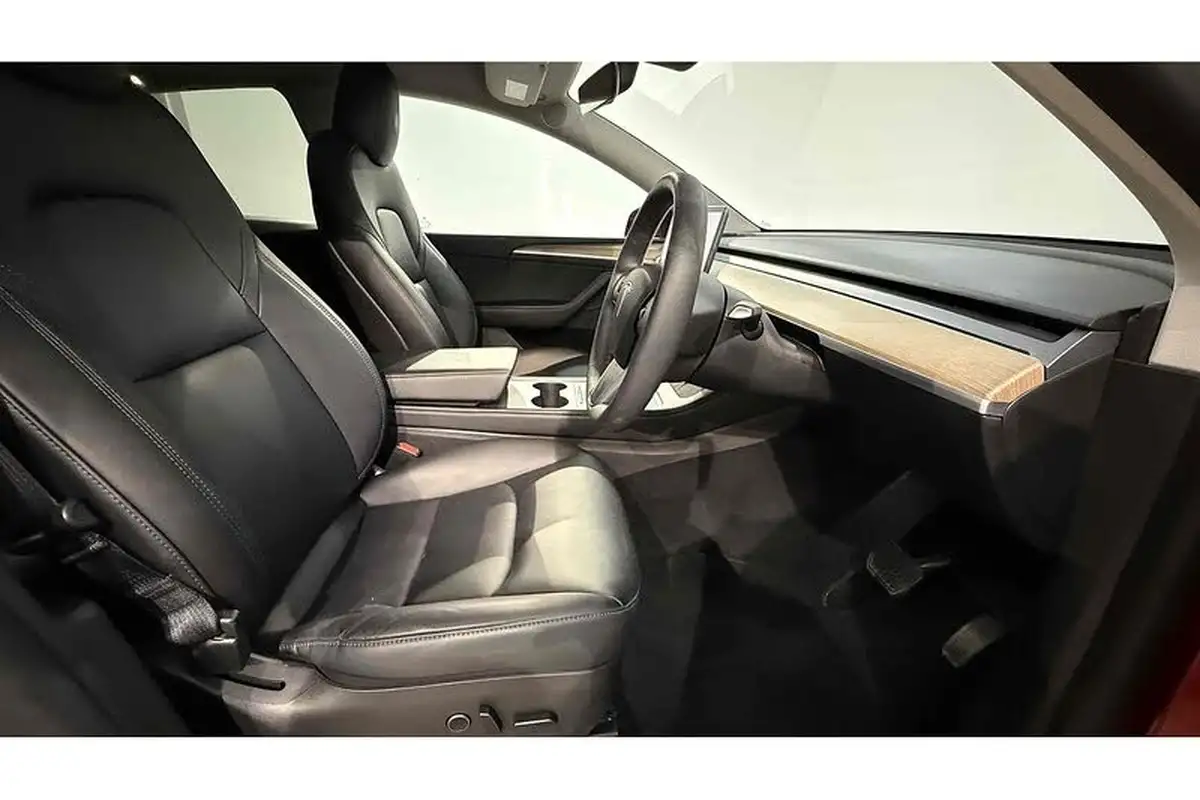 2022-tesla-model-y-e-long-range-big-19