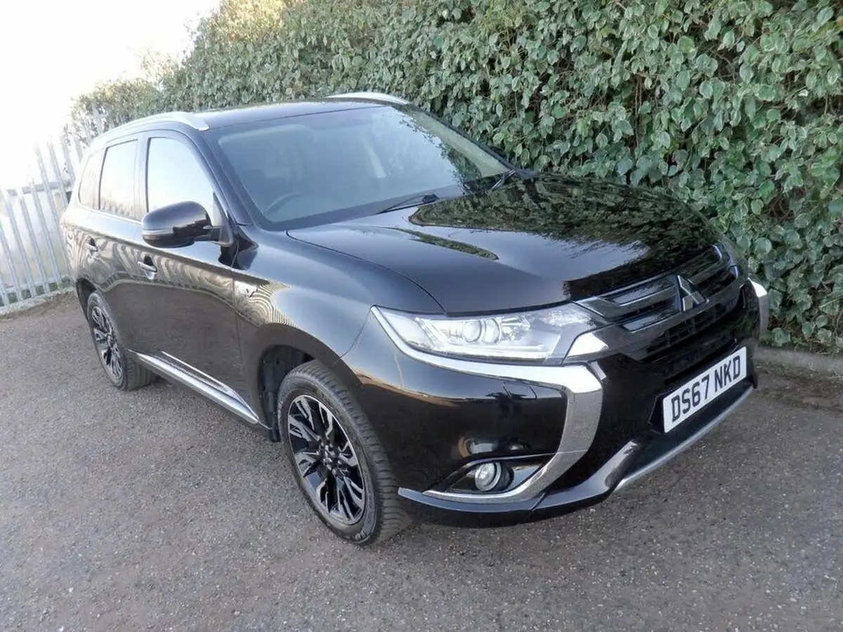 2017-mitsubishi-outlander-20-juro-phev-big-13