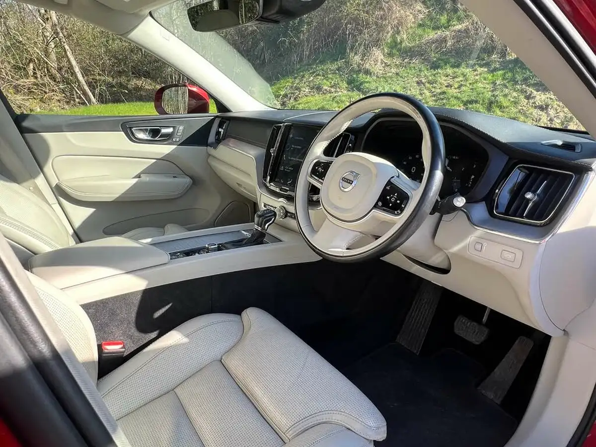 2018-volvo-xc60-20td-d4-inscription-pro-4x4-geartronic-big-14