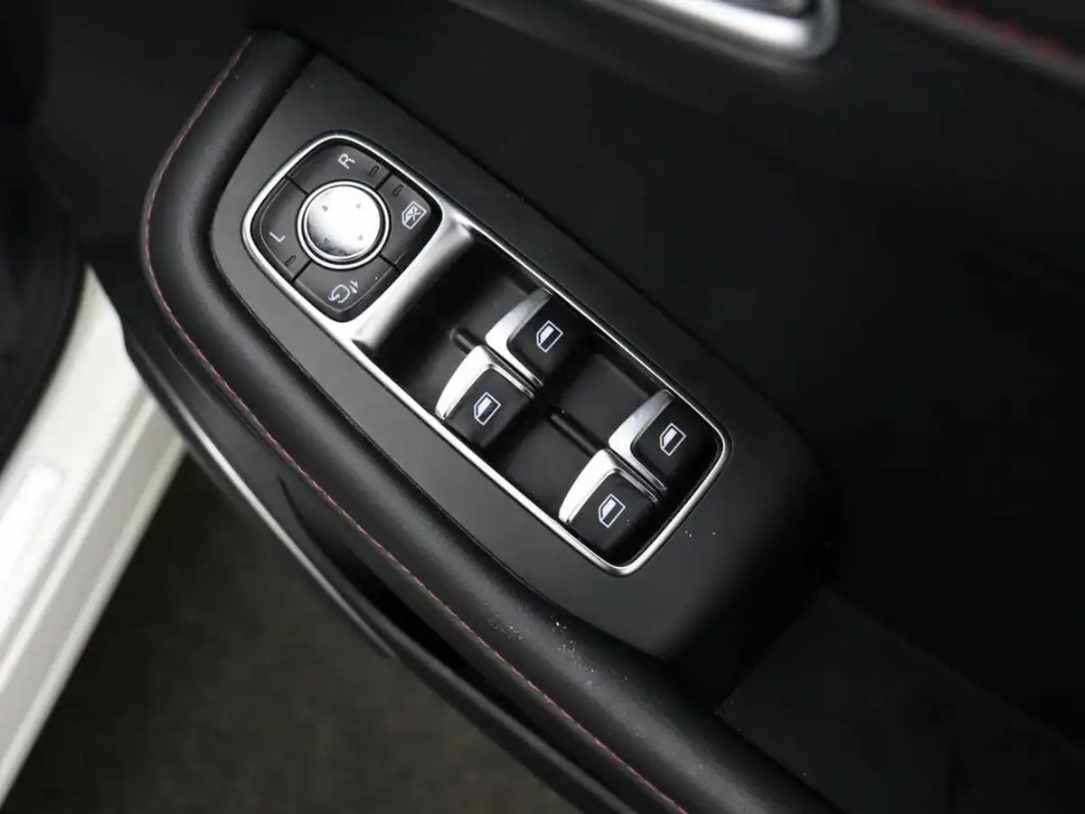 2020-mg-hs-15t-gdi-excite-162ps-dct-big-13
