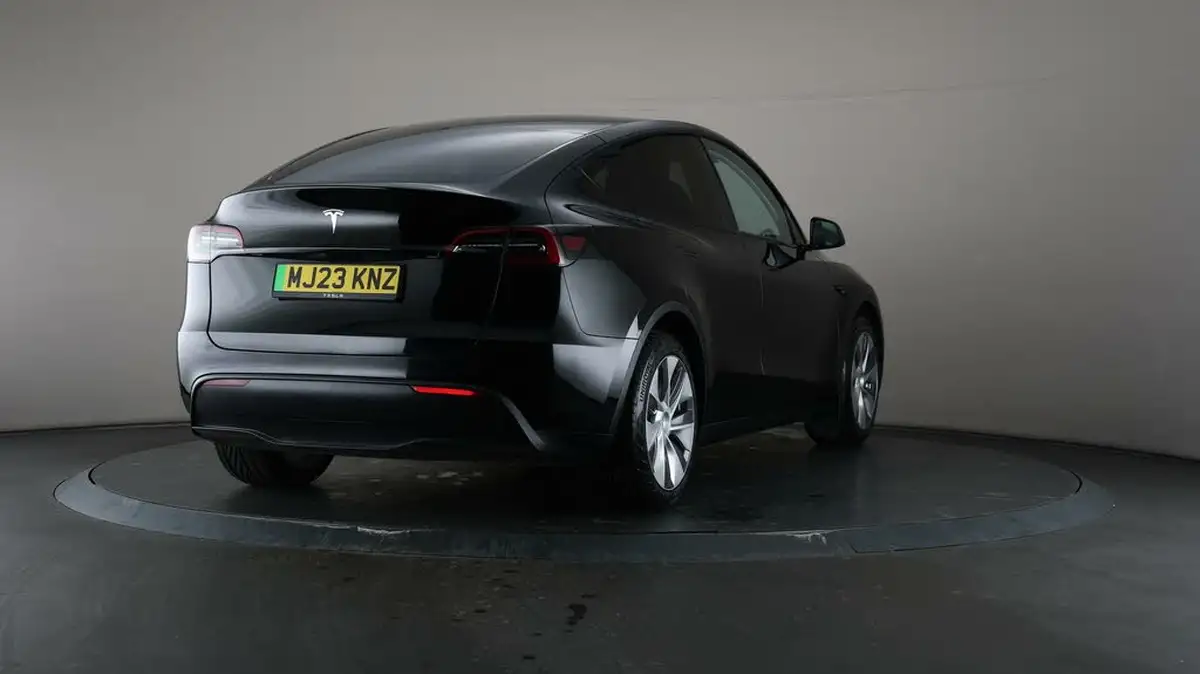 2023-tesla-model-y-e-rwd-big-61