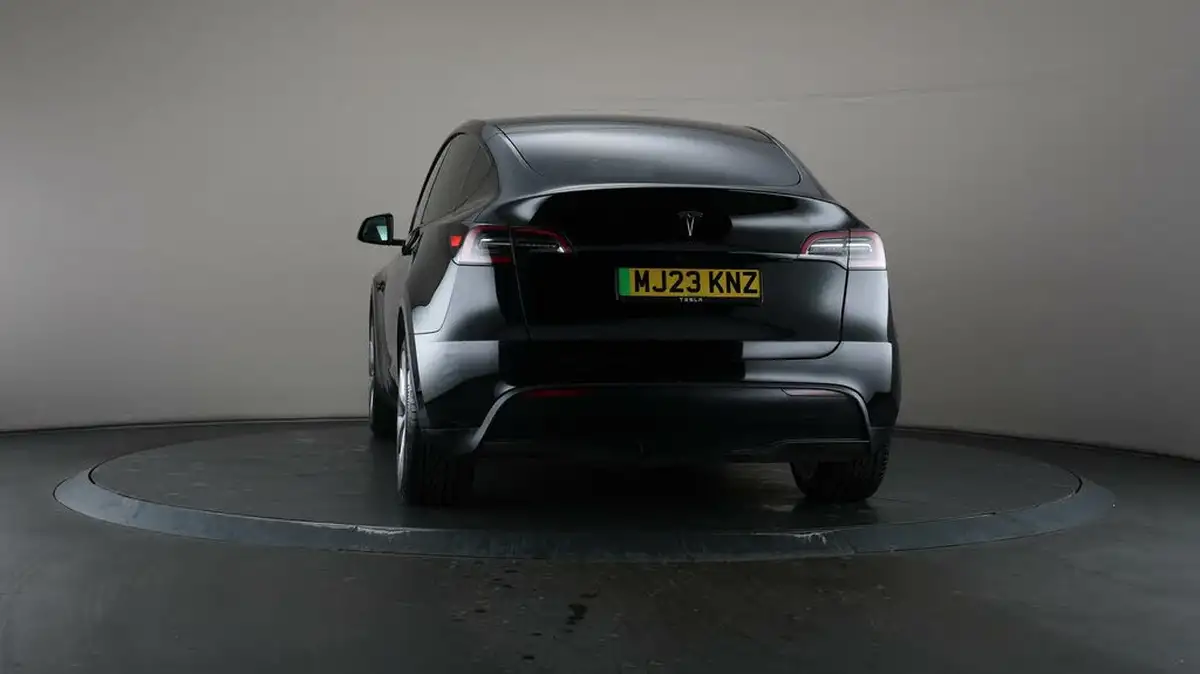 2023-tesla-model-y-e-rwd-big-37