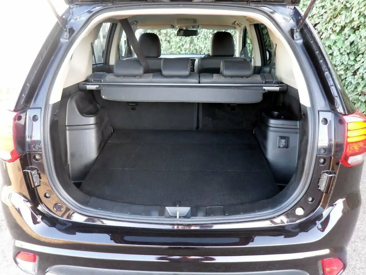 2017-mitsubishi-outlander-20-juro-phev-big-34