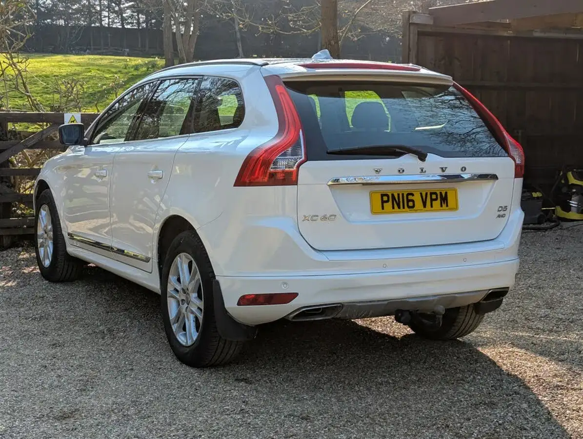 2016-volvo-xc60-24td-d5-se-lux-geartronic-big-17
