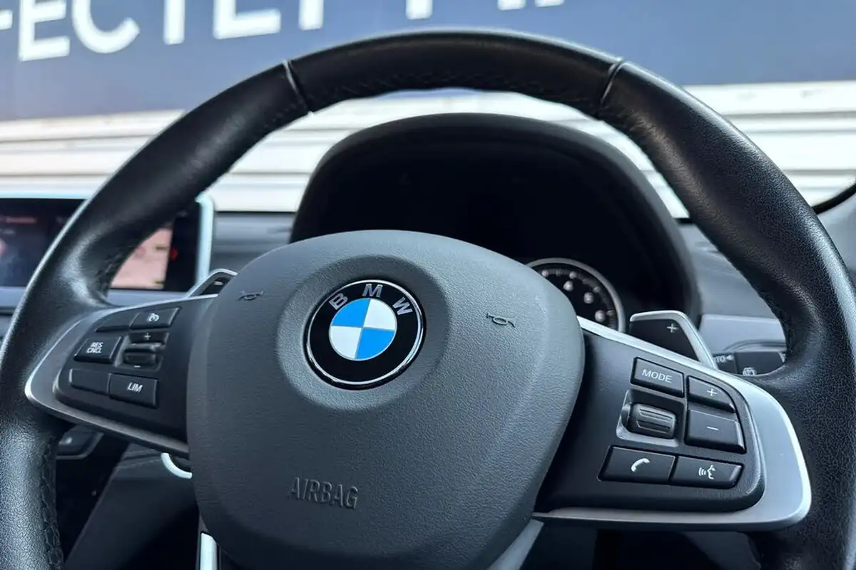2021-bmw-x1-20-sdrive20i-xline-big-33