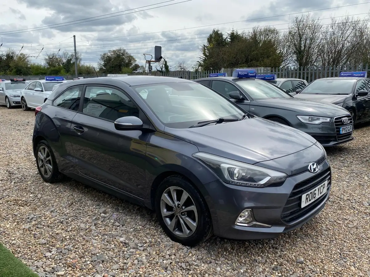 2016-hyundai-i20-12-se-coupe-3d-big-11