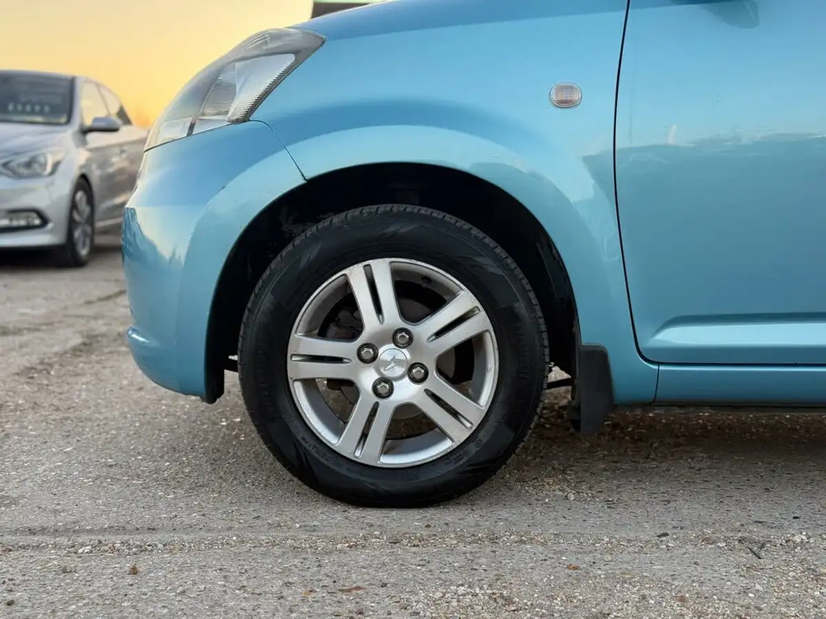 2007-daihatsu-sirion-13-se-auto-big-18