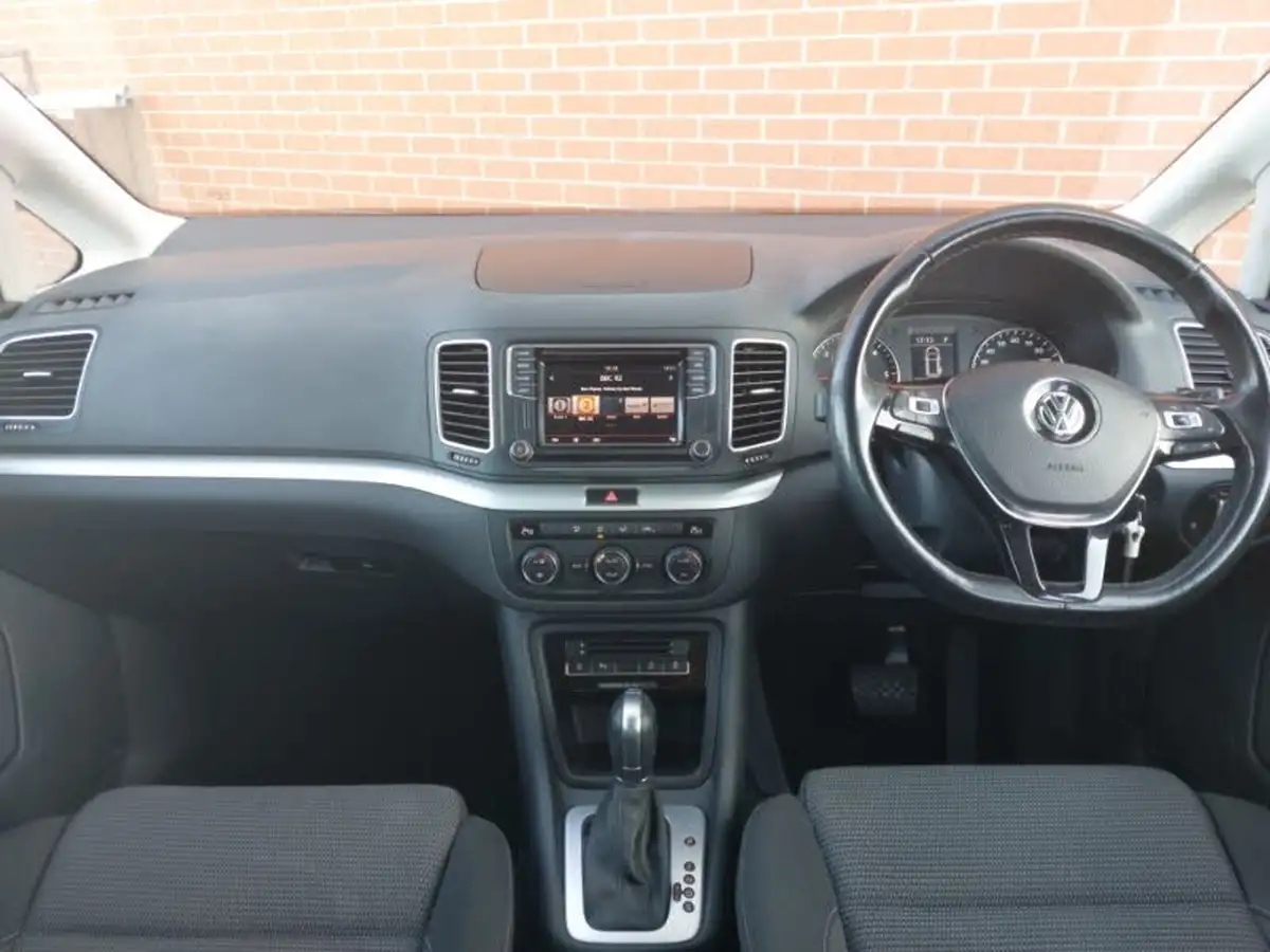2017-volkswagen-sharan-20tdi-se-150ps-ss-dsg-big-2