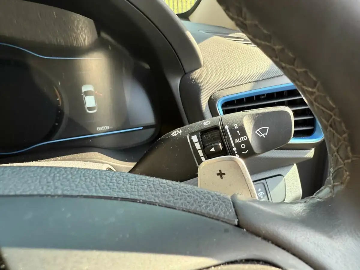 2018-hyundai-ioniq-16-gdi-premium-se-plug-in-hybrid-big-19