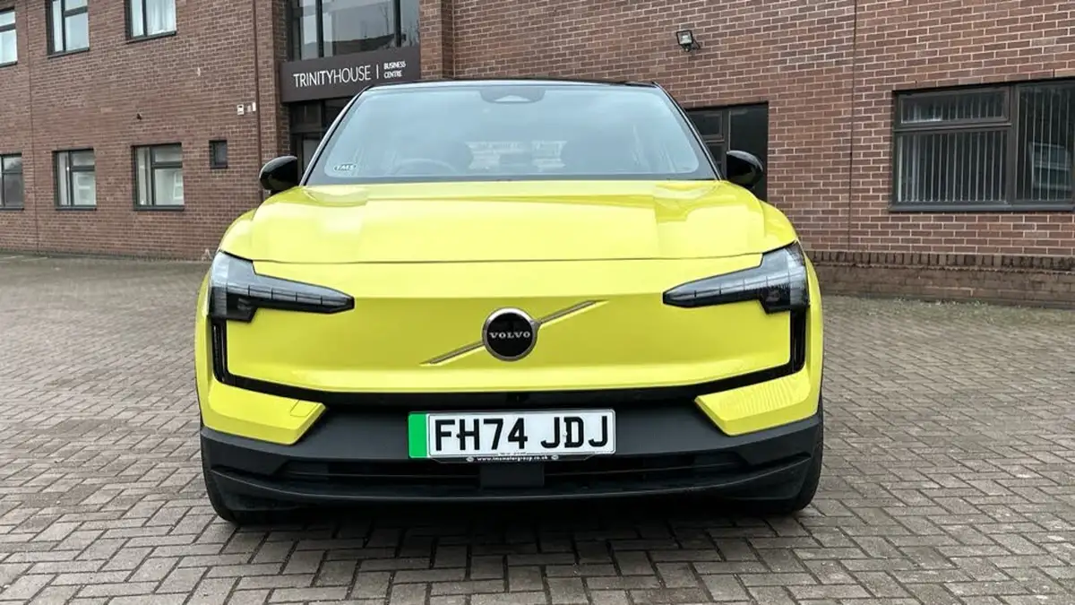 2025-volvo-ex30-e-single-motor-plus-big-11