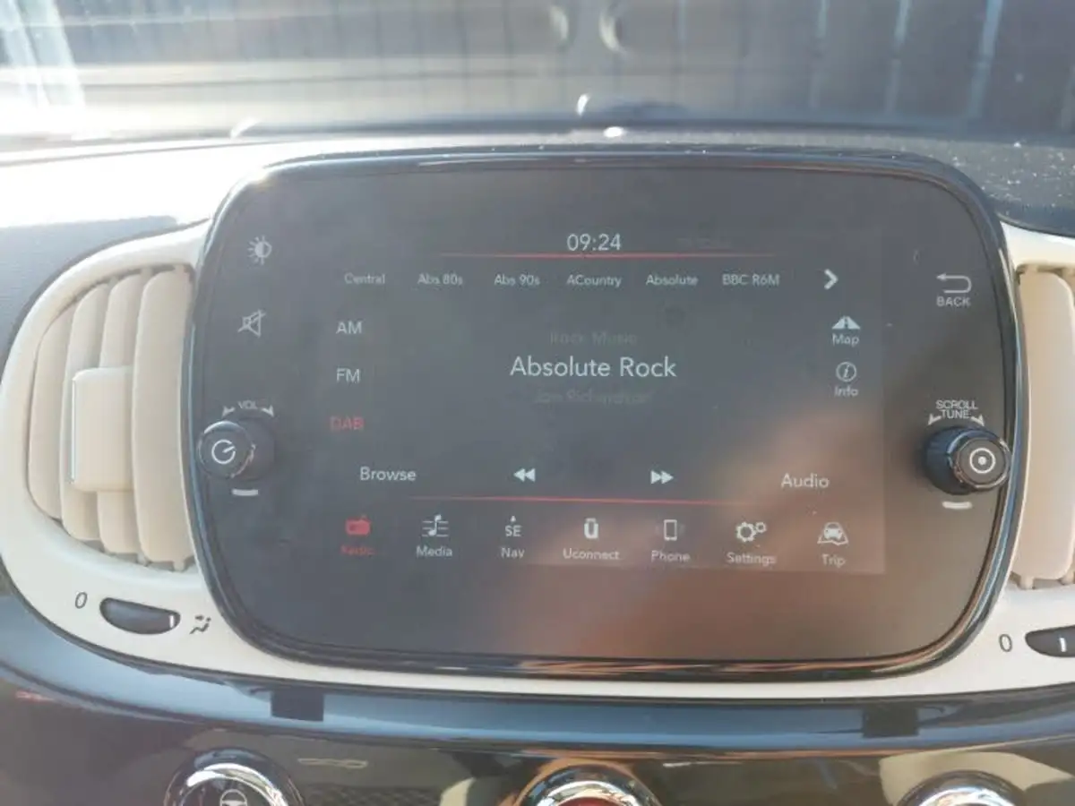 2022-fiat-500-10-dolcevita-big-9