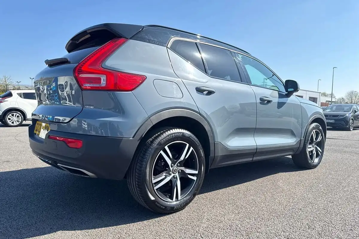 2020-volvo-xc40-15-t3-r-design-big-34