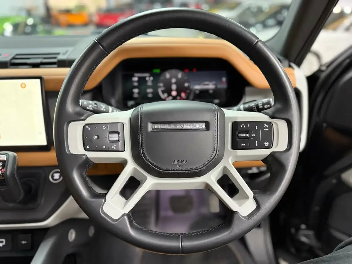 2022-land-rover-90-defender-30-d250-hse-big-39