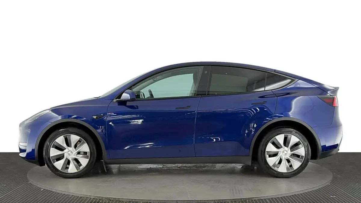 2022-tesla-model-y-e-long-range-big-6