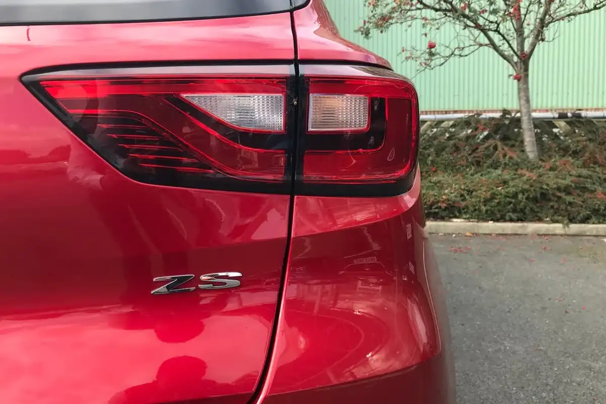 2020-mg-zs-suv-10t-gdi-exclusive-111ps-big-12