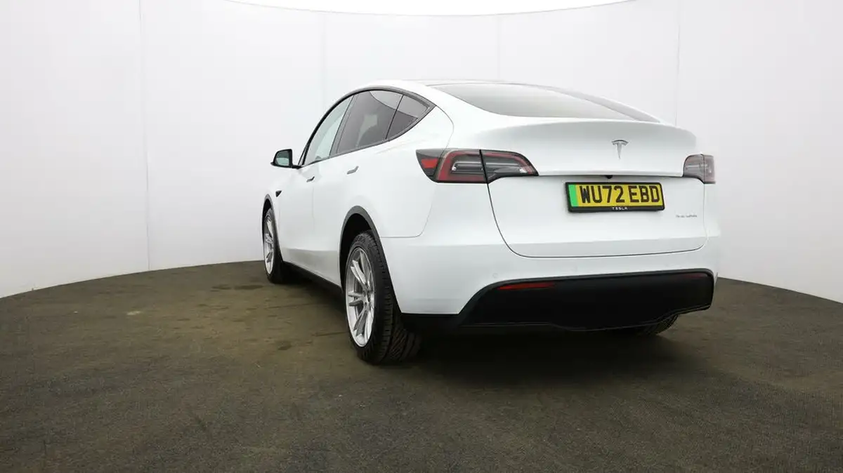 2022-tesla-model-y-e-long-range-big-25