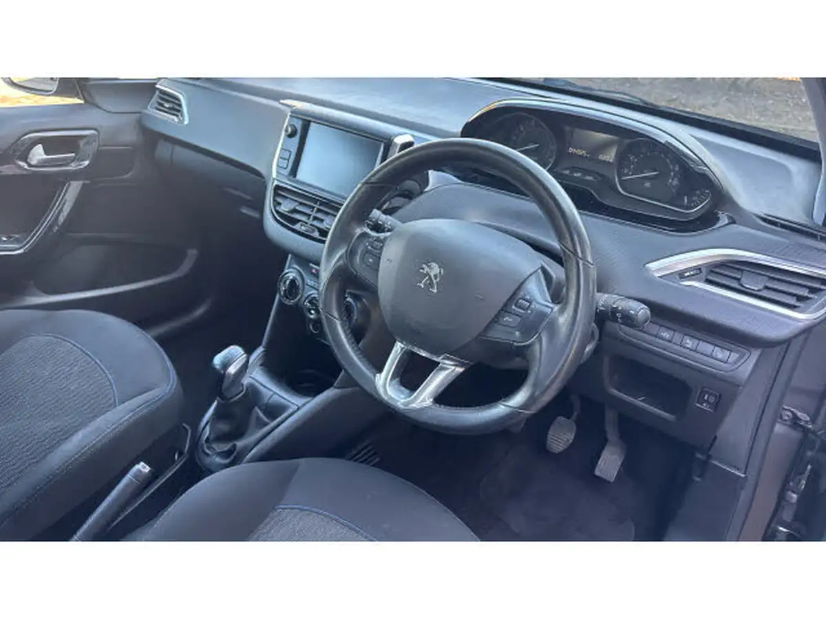 2019-peugeot-208-12-puretech-signature-big-10