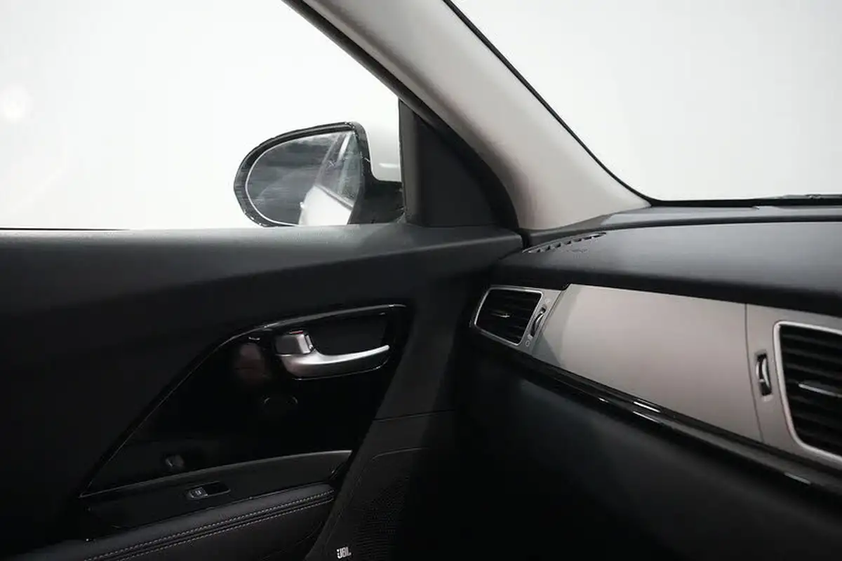 2019-kia-e-niro-ev-first-edition-big-39