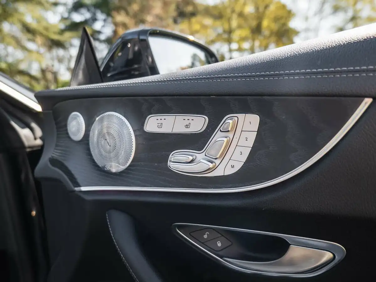 2018-mercedes-benz-e-class-20d-e220d-amg-line-premium-plusss-cabriolet-2d-big-31