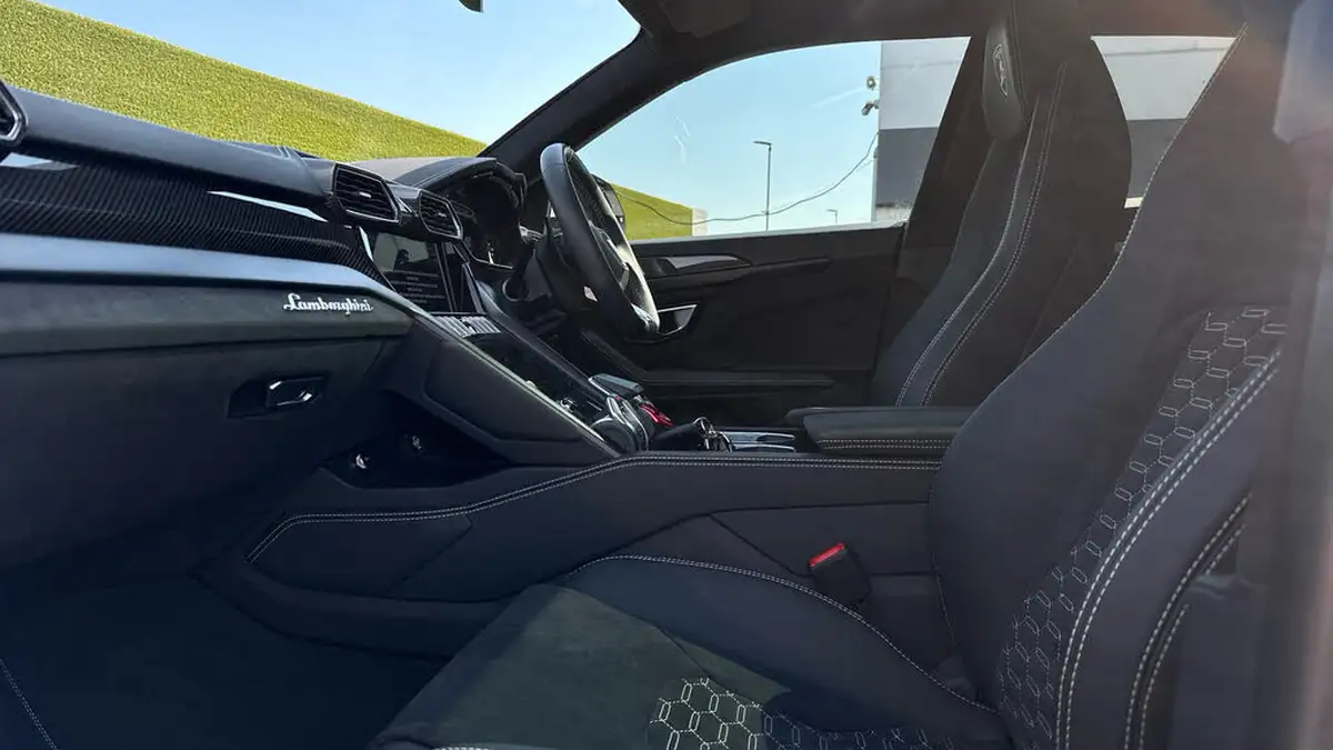 2022-lamborghini-urus-40-no-trim-big-7