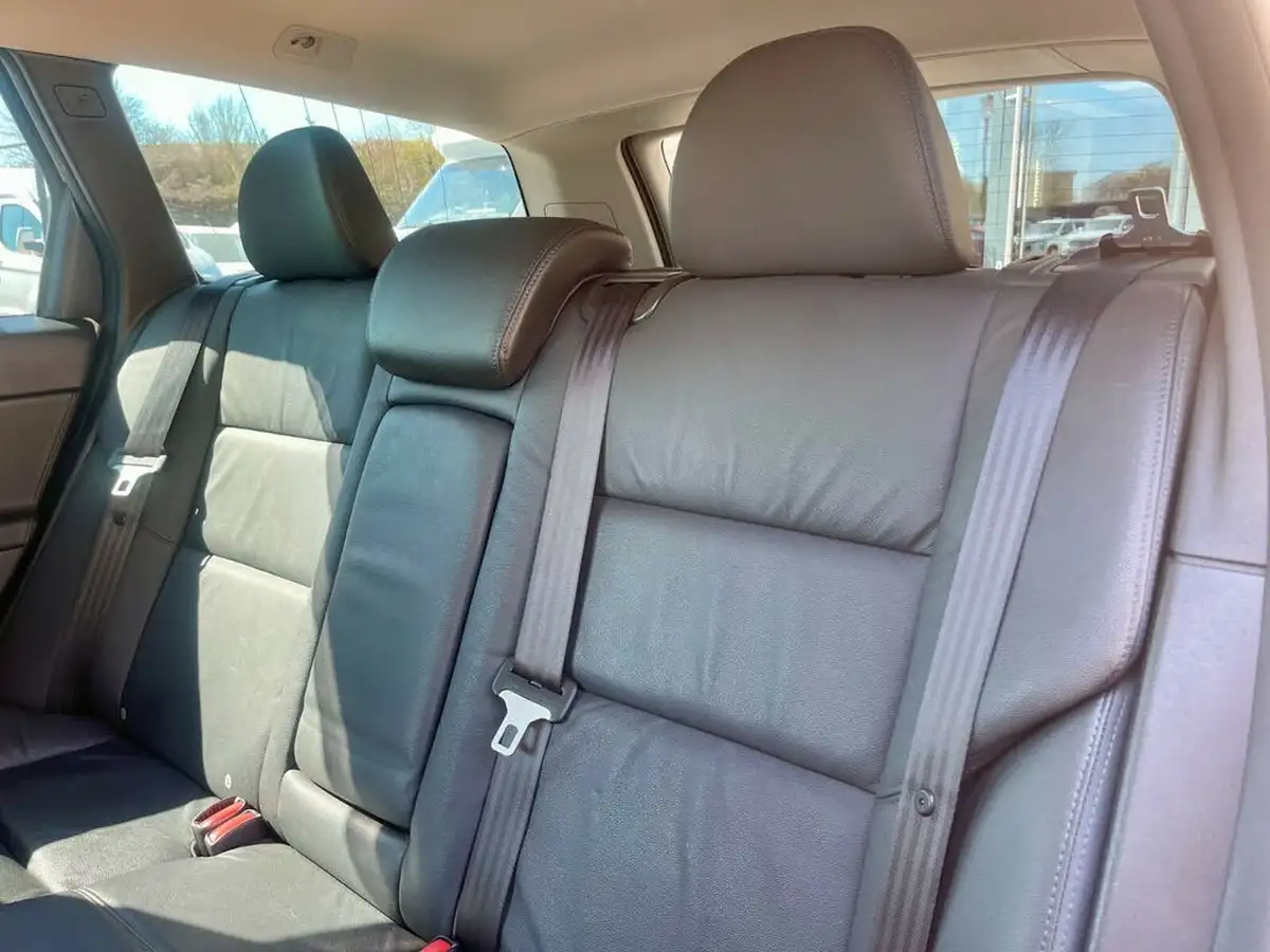 2011-volvo-v50-big-17