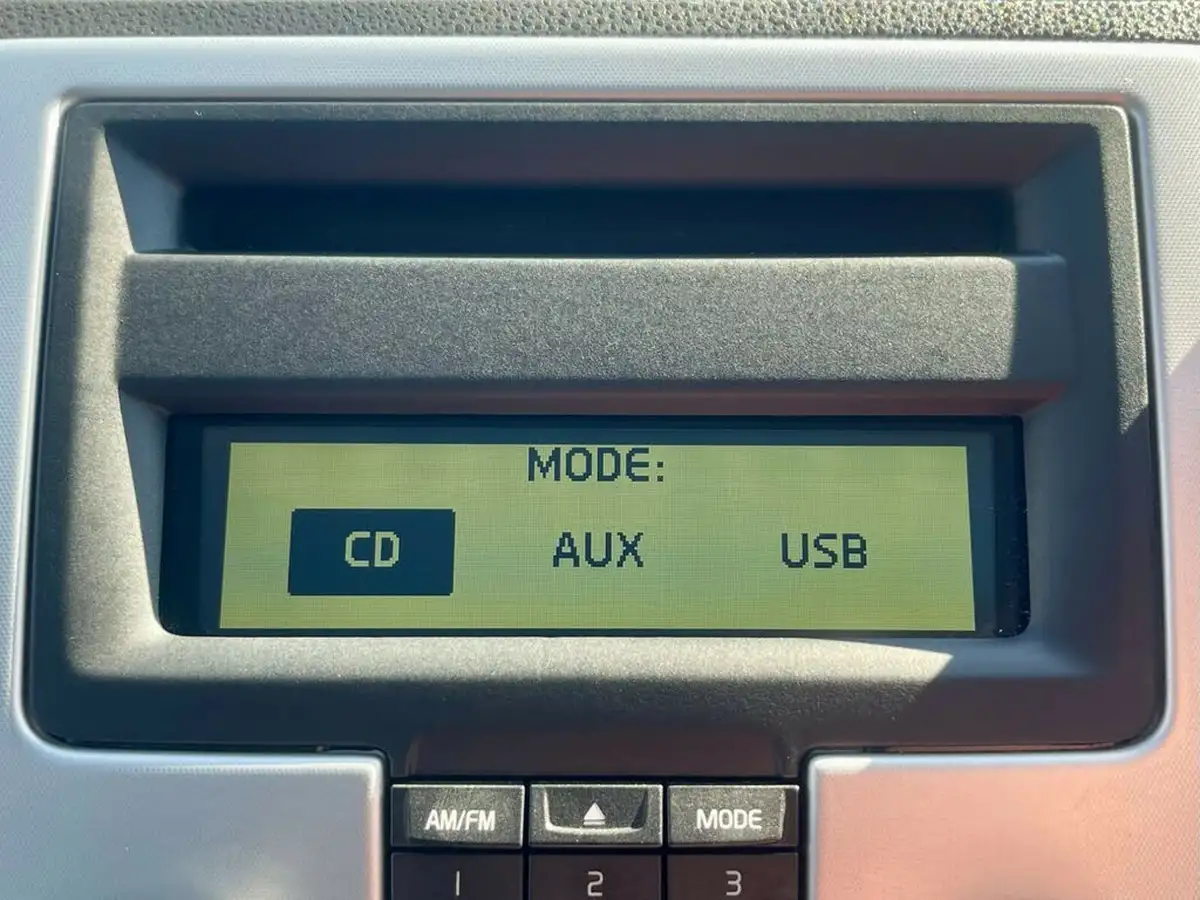 2011-volvo-v50-big-37