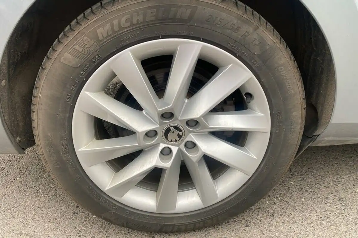 2020-skoda-superb-14-tsi-se-technology-estate-big-9