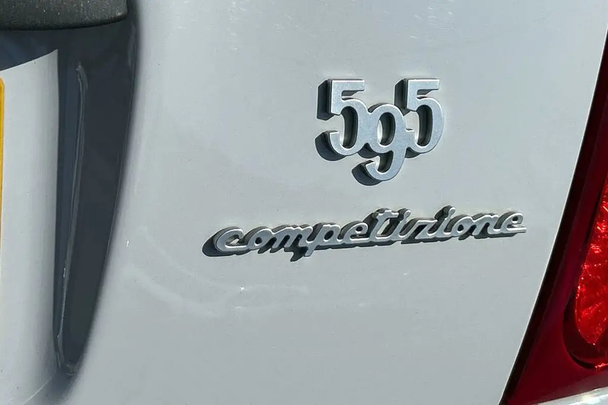 2022-abarth-595-14-tjet-competizione-big-24