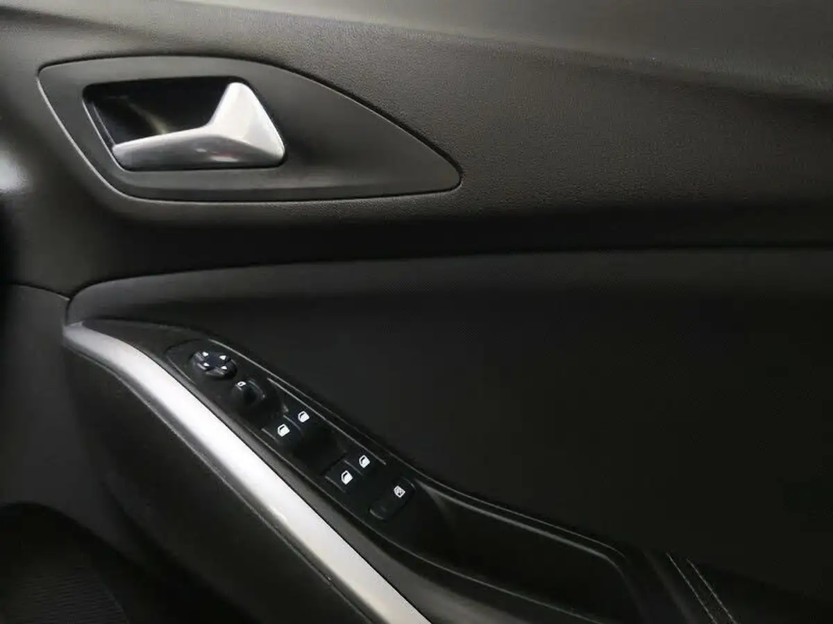 2019-vauxhall-grandland-x-15td-se-premium-big-16