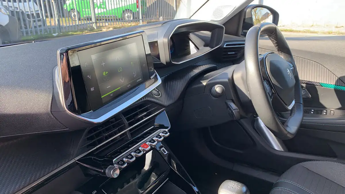 2022-peugeot-2008-suv-12-puretech-allure-premium-130bhp-big-11