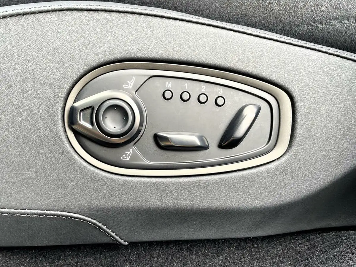 2024-aston-martin-dbx-40-v8-big-37