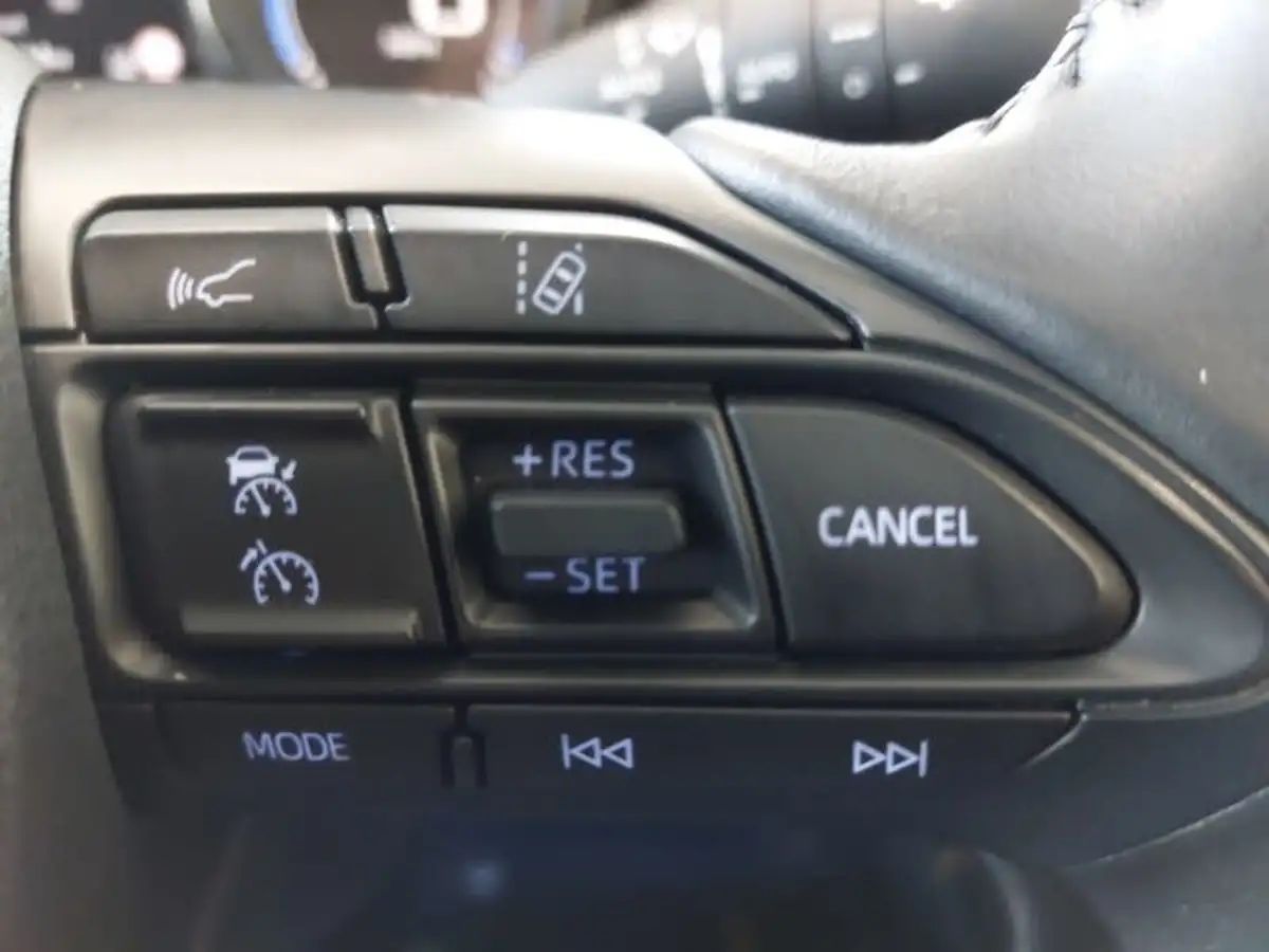 2022-toyota-yaris-cross-15-vvt-i-excel-city-packpan-roof-big-13