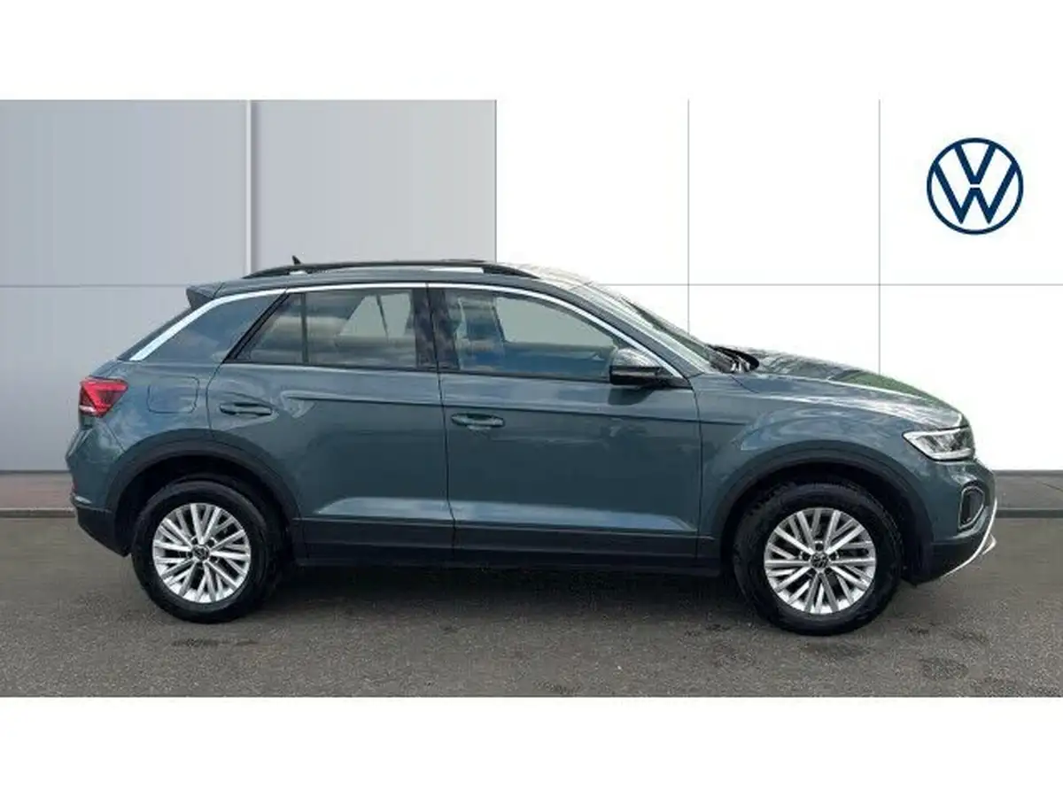 2022-volkswagen-t-roc-10-tsi-life-big-3