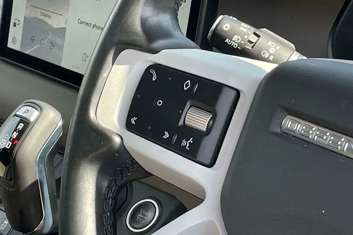 2022-land-rover-110-defender-30-d250-xs-edition-big-40