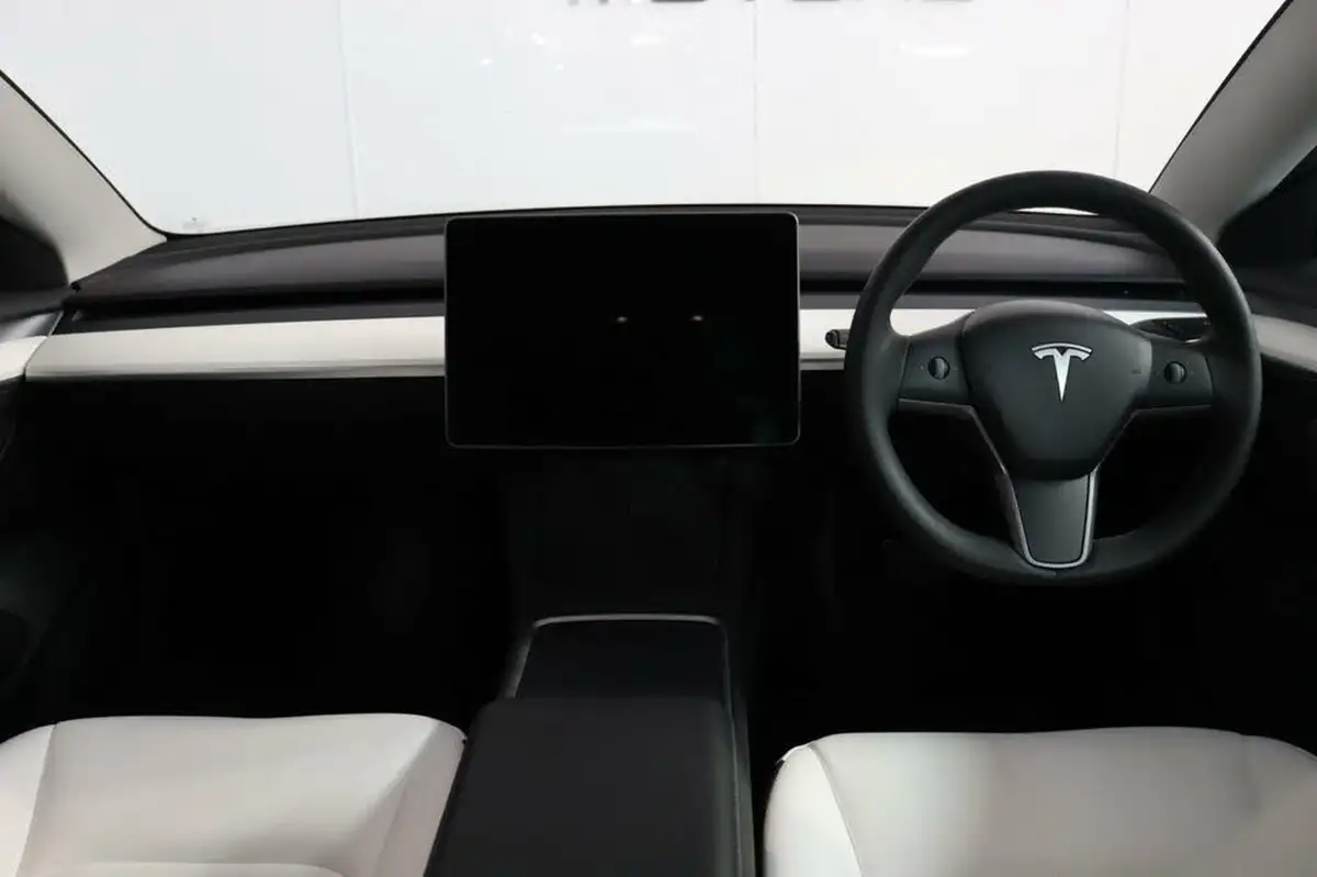 2022-tesla-model-3-e-long-range-big-7