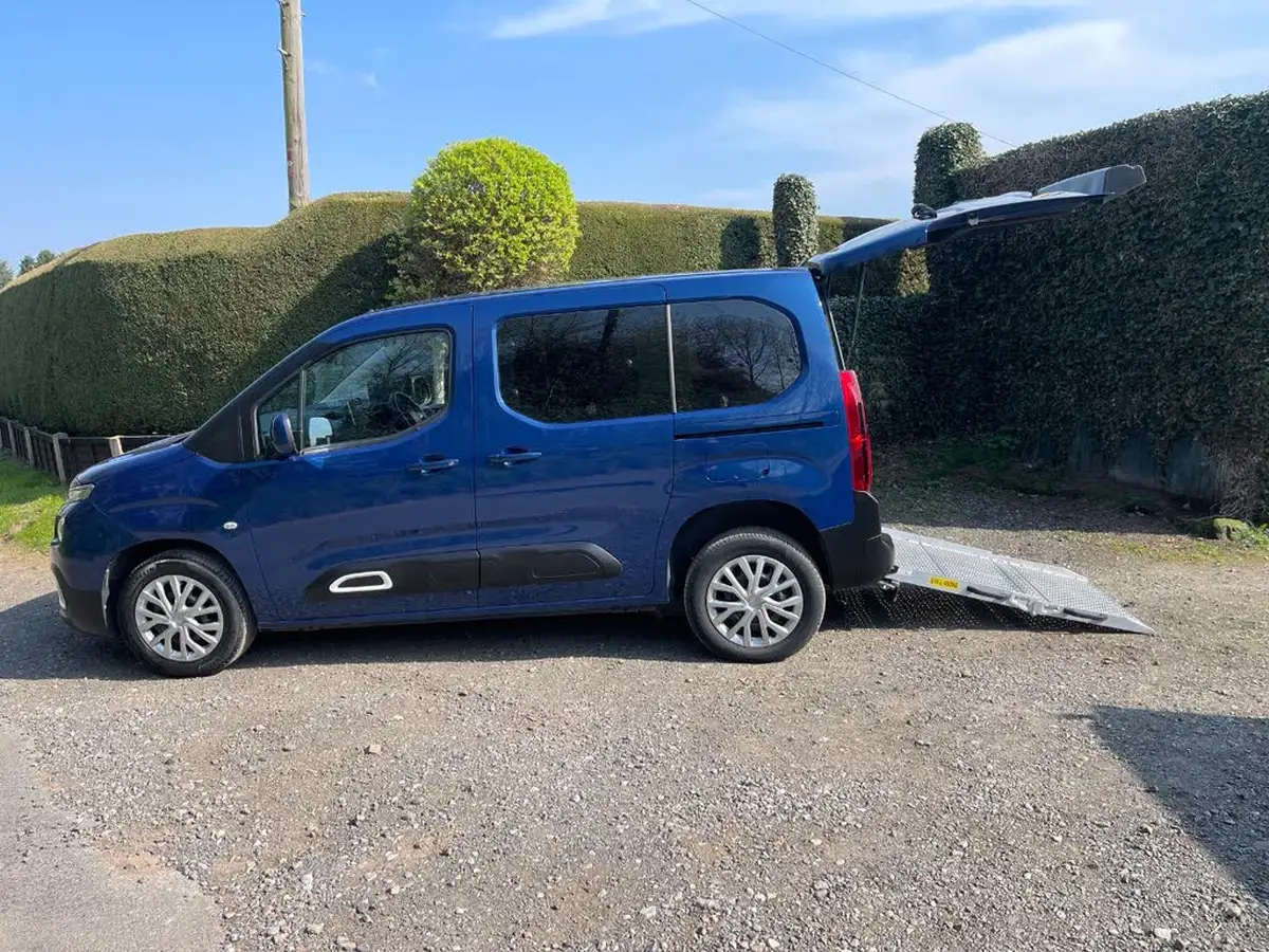 2020-citroen-berlingo-15bluehdi-feel-m-size-100ps-big-3