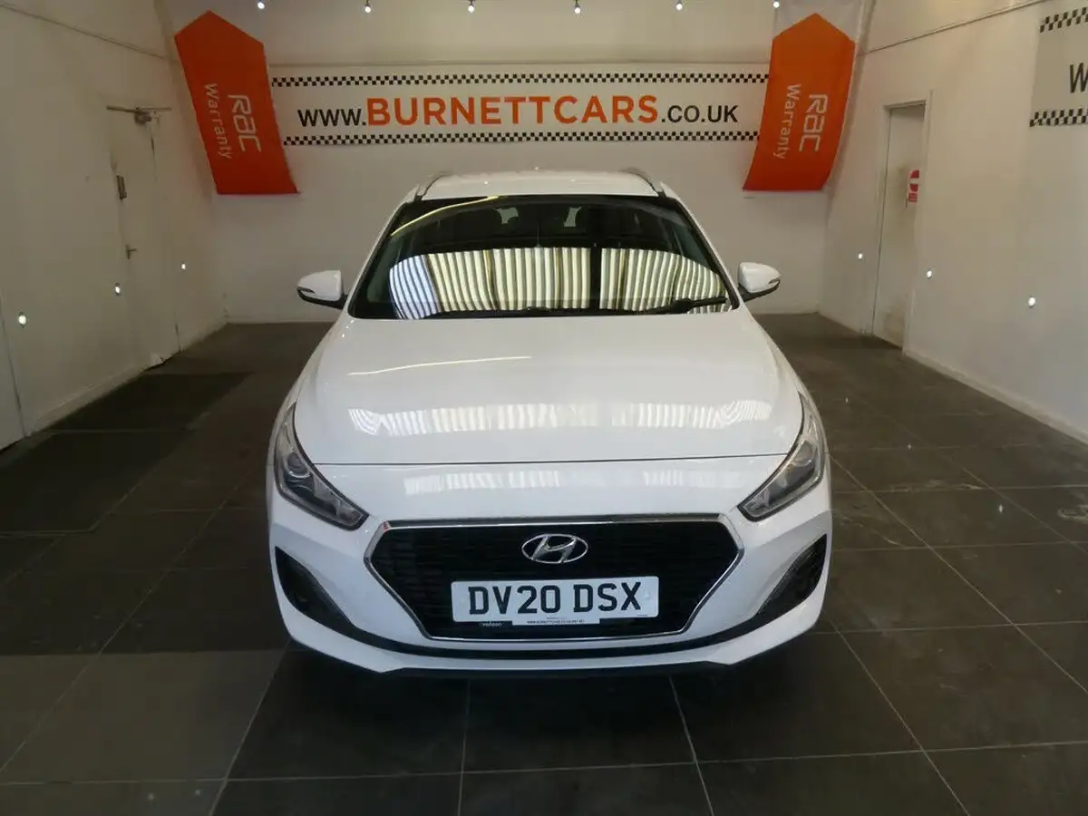 2020-hyundai-i30-16crdi-se-nav-115ps-tourer-big-3