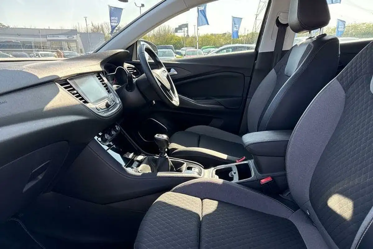 2020-vauxhall-grandland-x-12-business-edition-nav-big-18