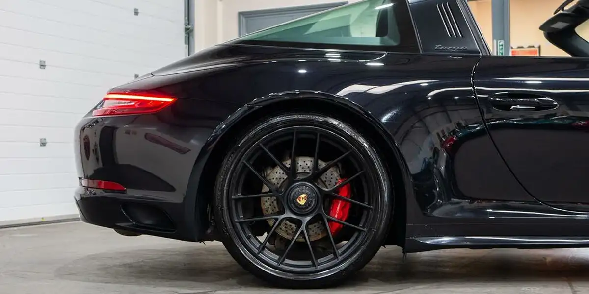 2018-porsche-911-30-targa-4-gts-450bhp-pdk-big-10