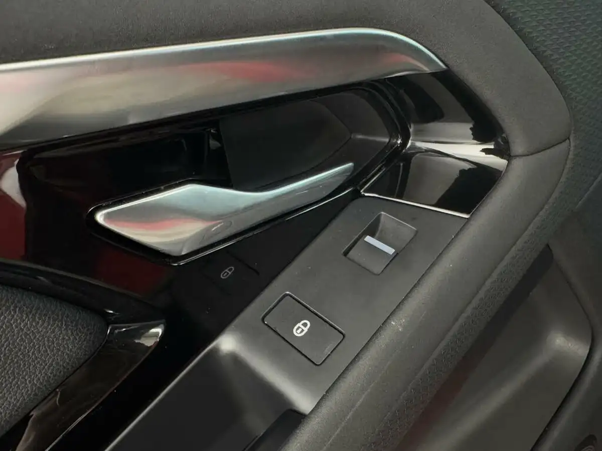 2019-land-rover-range-rover-evoque-20-p200-s-big-8