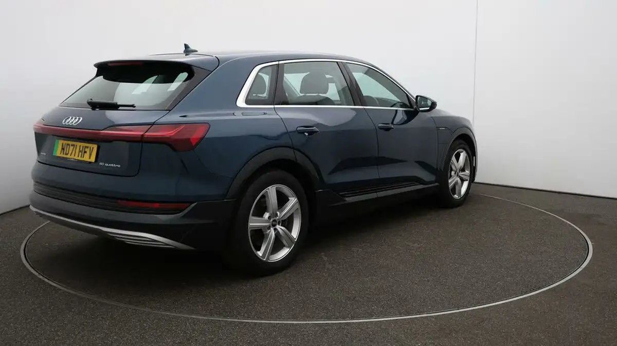 2021-audi-e-tron-50e-technik-station-wagon-big-47