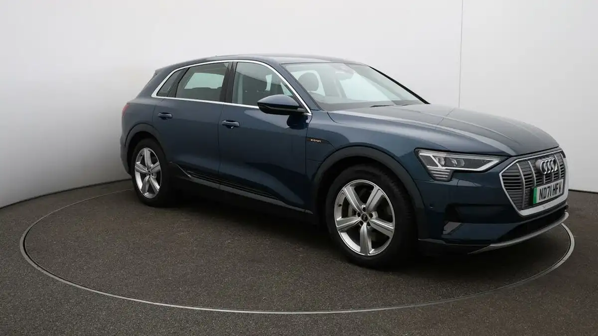 2021-audi-e-tron-50e-technik-station-wagon-big-1
