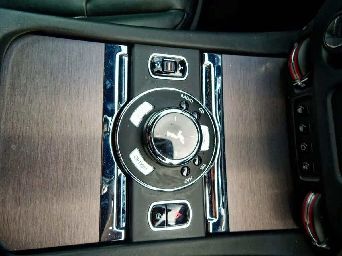 2016-rolls-royce-wraith-66-big-44
