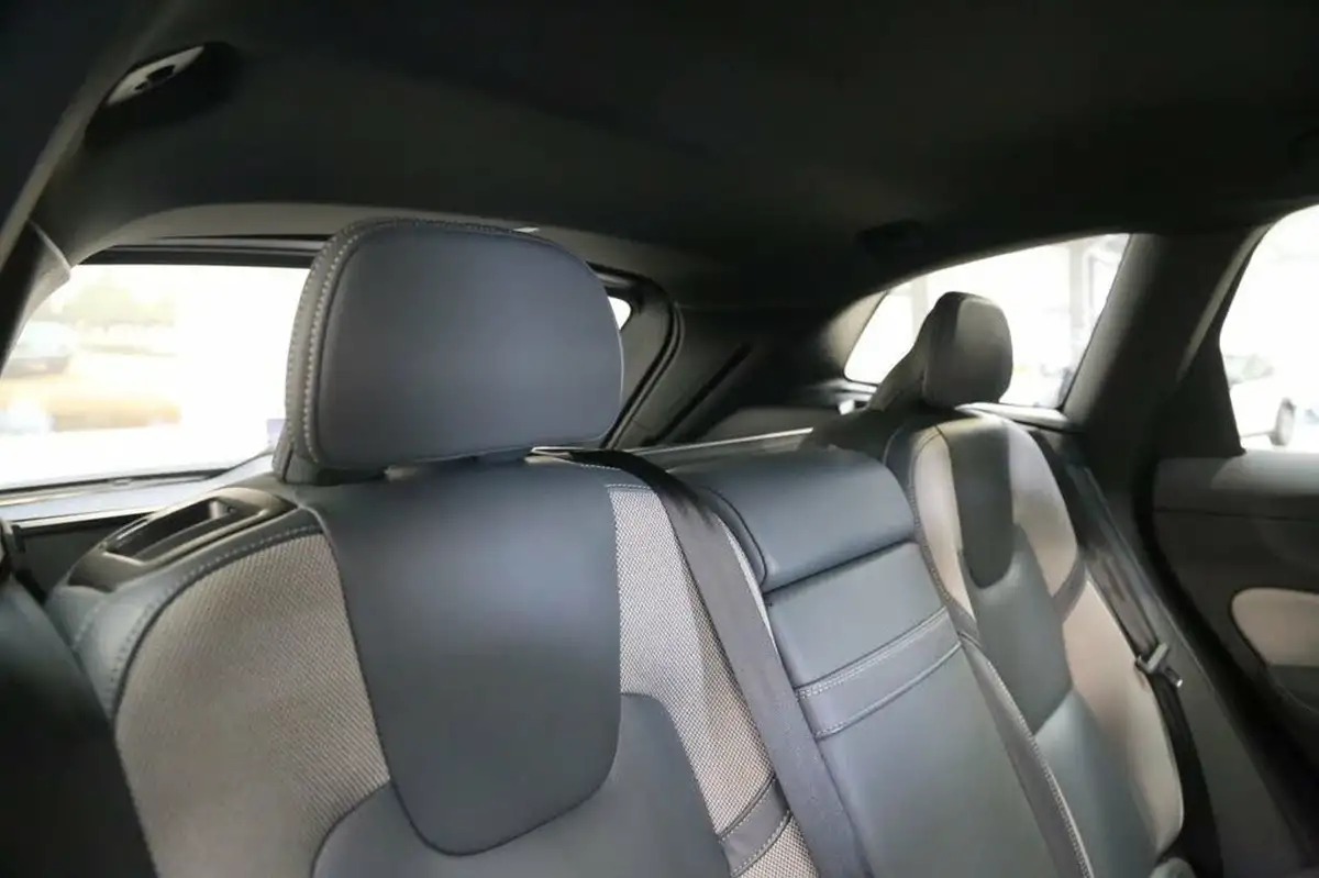 2021-volvo-xc60-20td-b4-r-design-awd-big-25