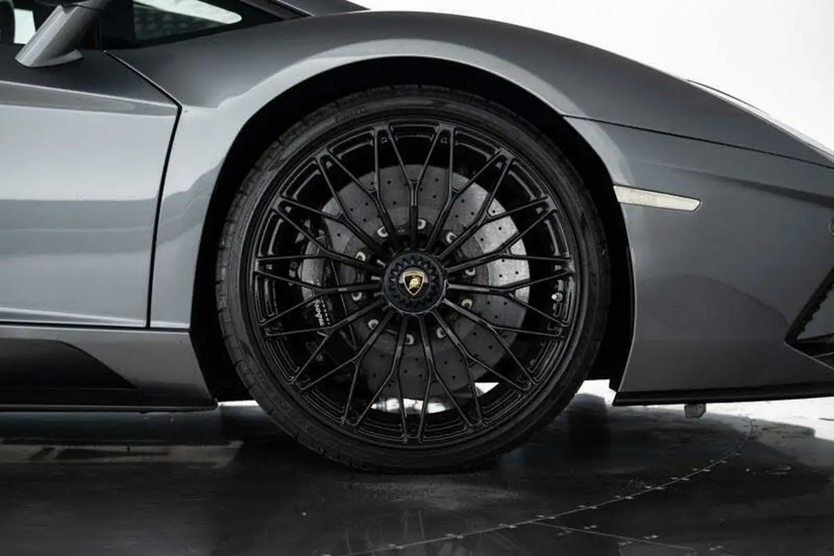 2017-lamborghini-aventador-65-s-big-8