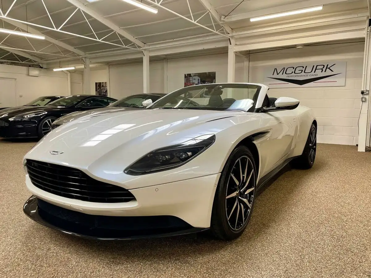 2019-aston-martin-db11-40-v8-big-0