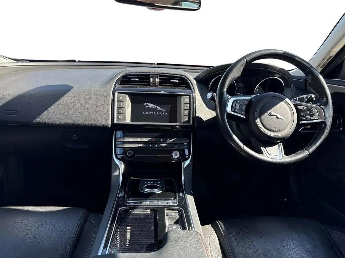 2018-jaguar-xe-20i-prestige-200ps-1999cc-big-8