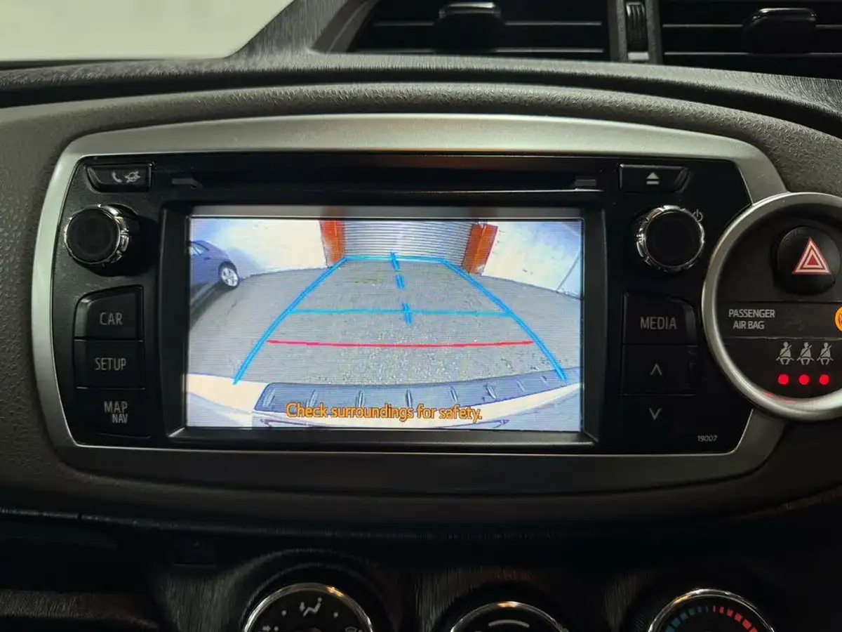 2012-toyota-yaris-133-trend-3d-big-3