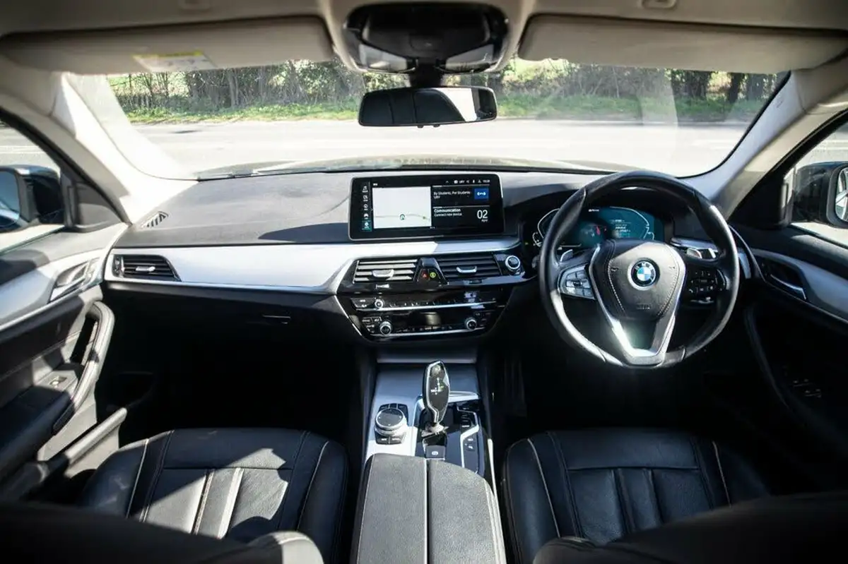 2022-bmw-5-series-20-530e-se-saloon-4d-big-13