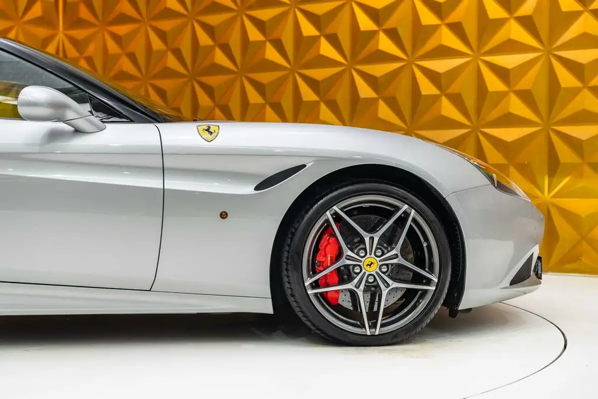 2015-ferrari-california-39-t-big-36